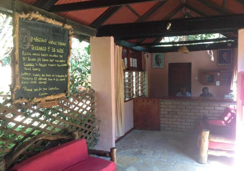 هتل Outpost Lodge