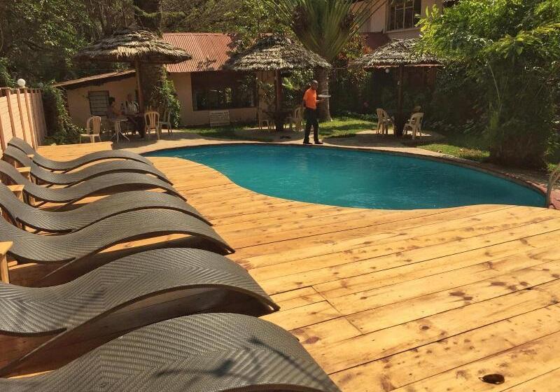 هتل Outpost Lodge