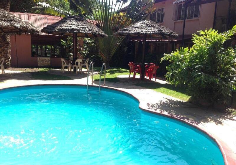 هتل Outpost Lodge