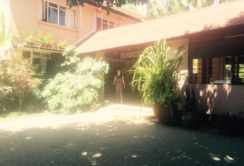 هتل Outpost Lodge