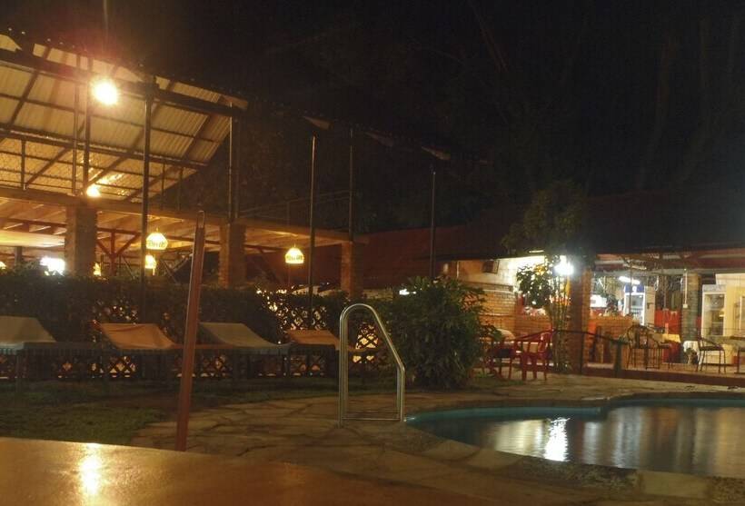 هتل Outpost Lodge