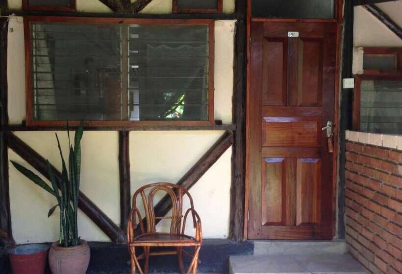 هتل Outpost Lodge