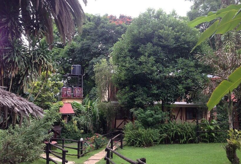 هتل Outpost Lodge