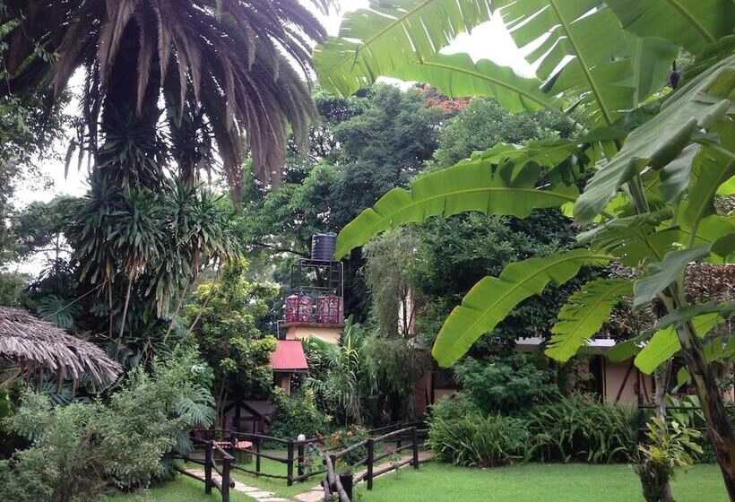 هتل Outpost Lodge