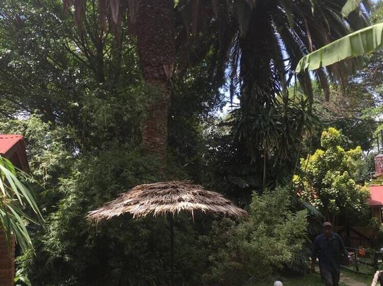 هتل Outpost Lodge