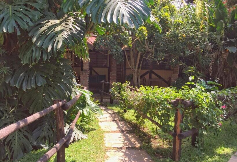 هتل Outpost Lodge