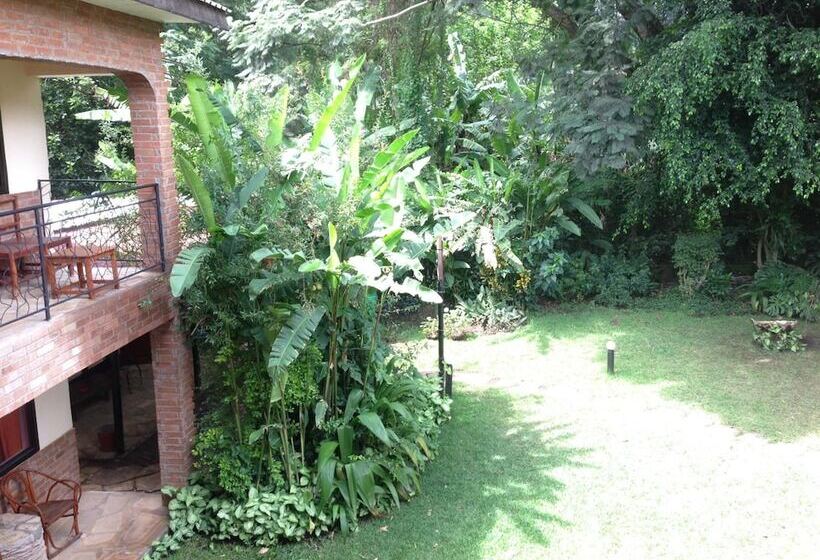 هتل Outpost Lodge