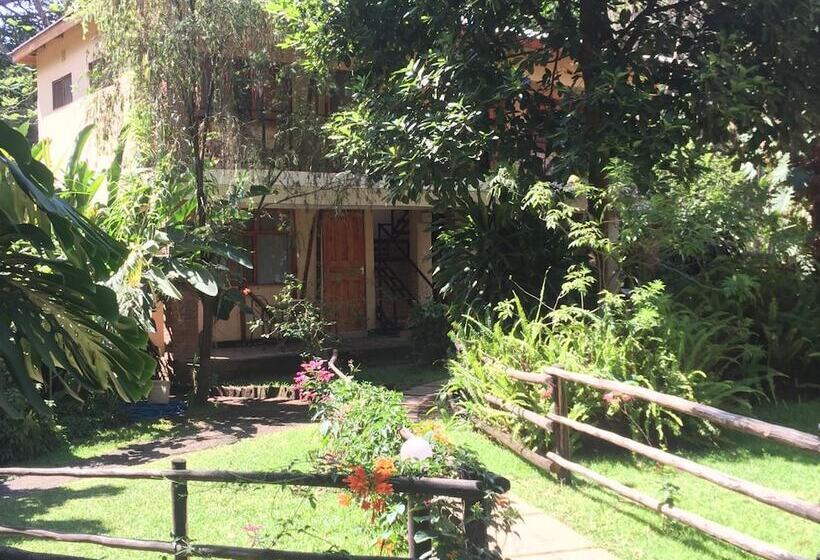 هتل Outpost Lodge