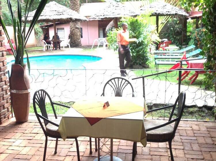 هتل Outpost Lodge