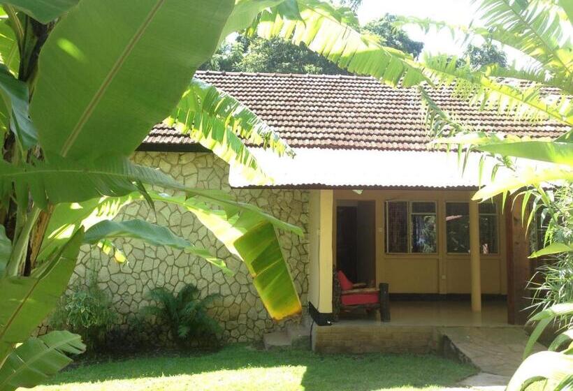 هتل Outpost Lodge