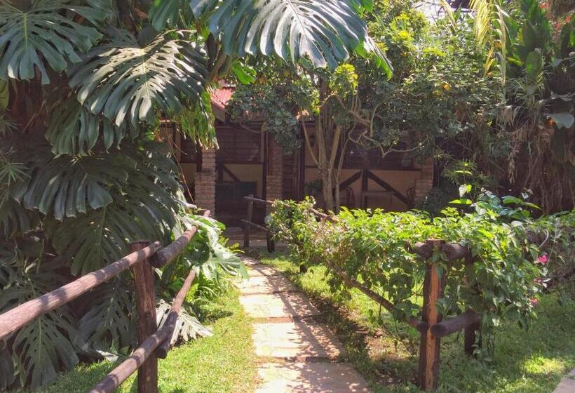 هتل Outpost Lodge