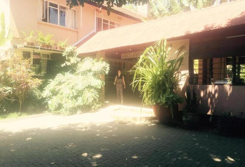 هتل Outpost Lodge