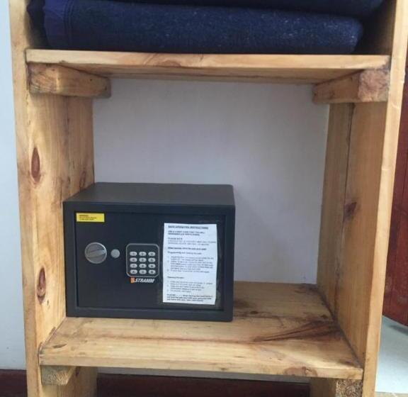 هتل Outpost Lodge