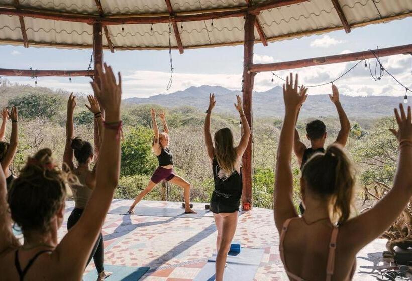 Отель Socialtel Maderas