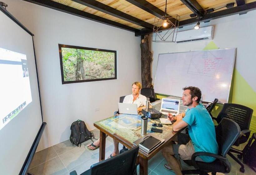 Отель Socialtel Maderas