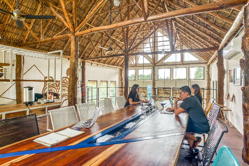 Отель Socialtel Maderas