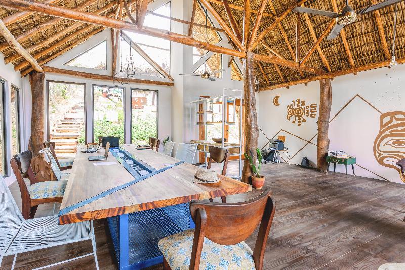 Отель Socialtel Maderas