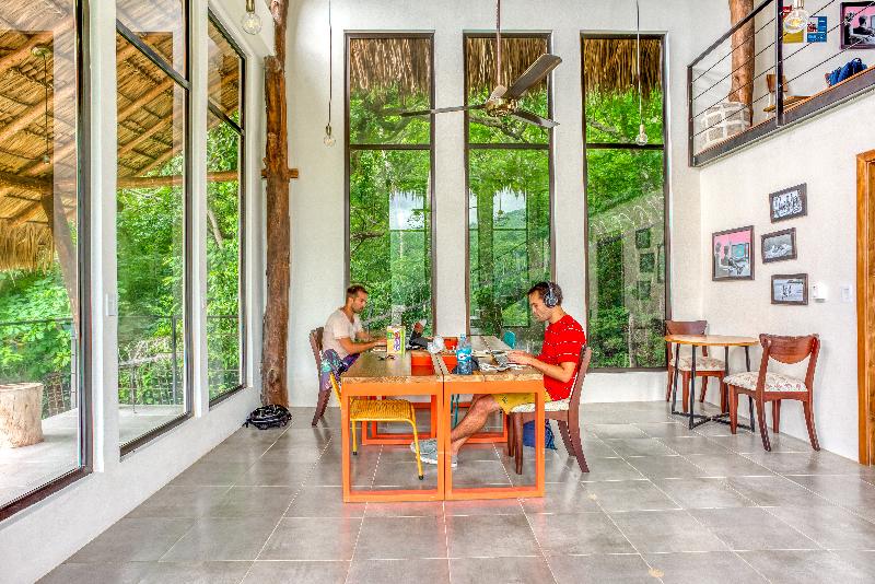 Отель Socialtel Maderas