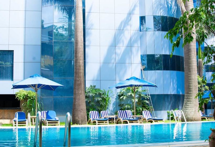 هتل Naura Springs