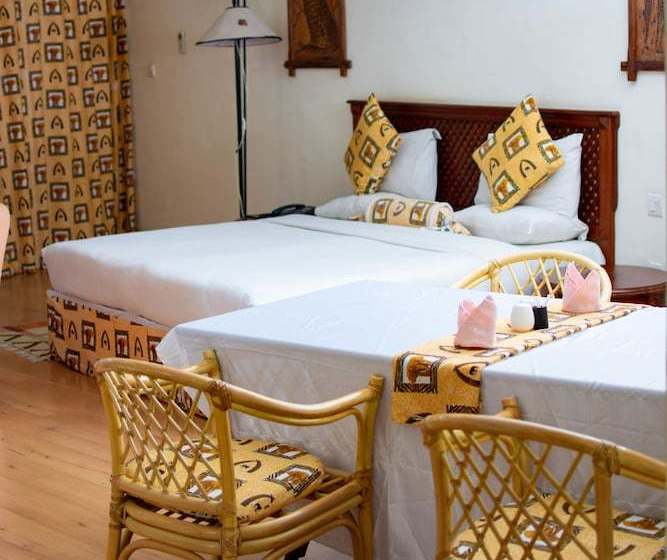 هتل Naura Springs