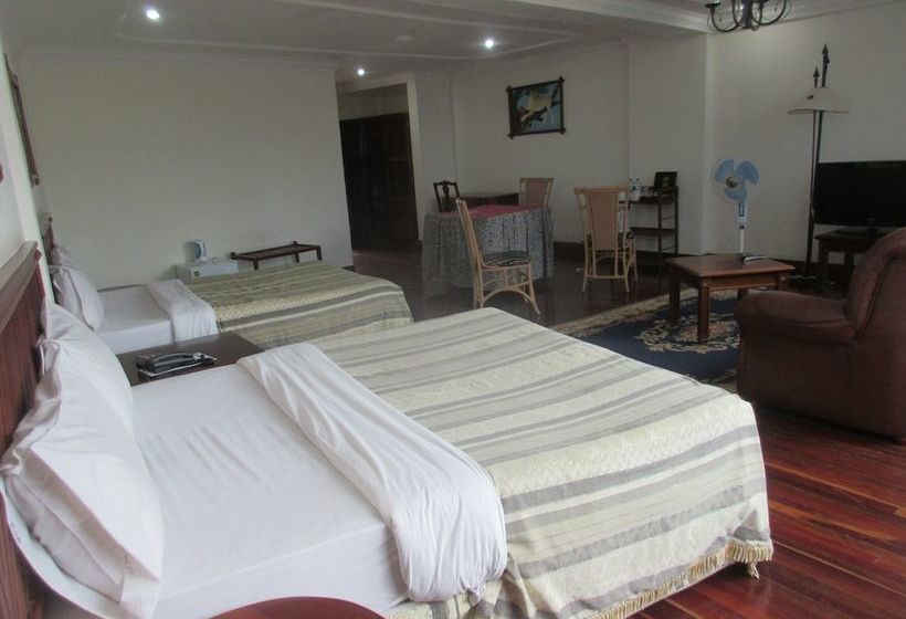 هتل Naura Springs