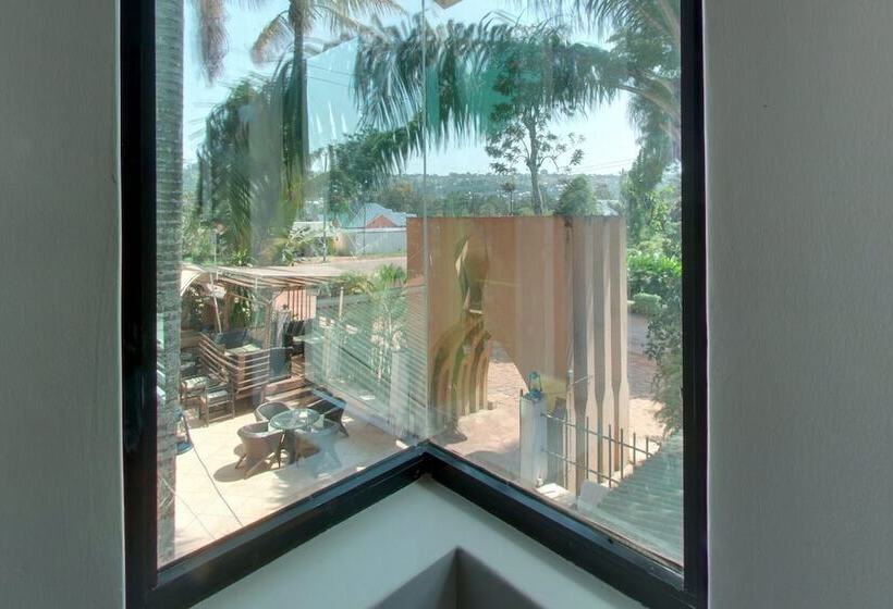 فندق The Walkgard Transit