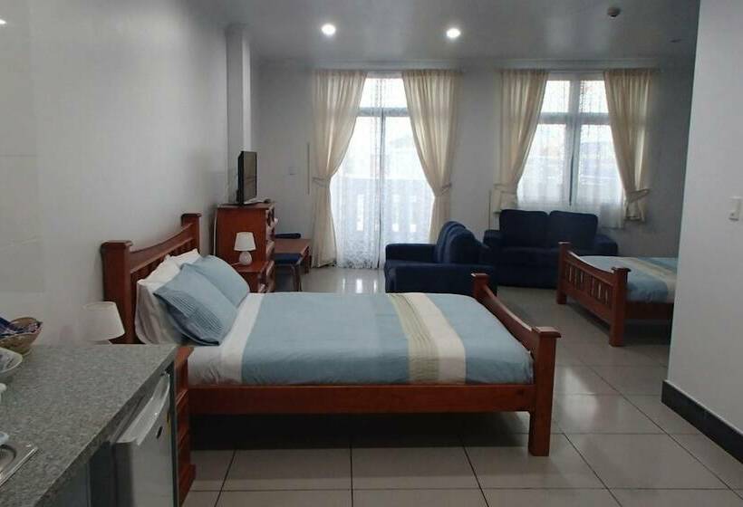 هتل Tungi Colonnade