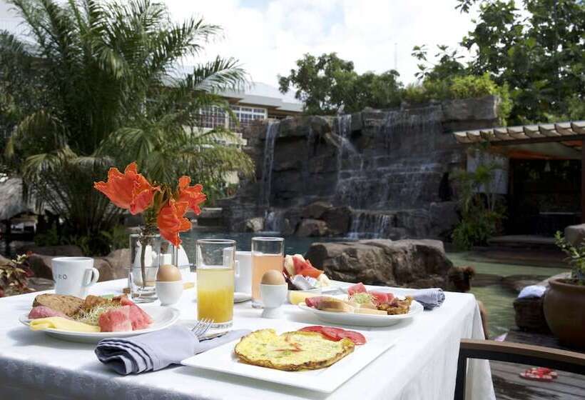 Jacana Amazon Wellness Resort