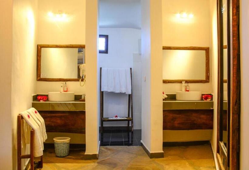 Reef & Beach Resort   Spa Jambiani