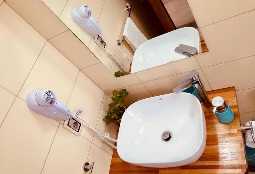 Unique Hotel & Suites