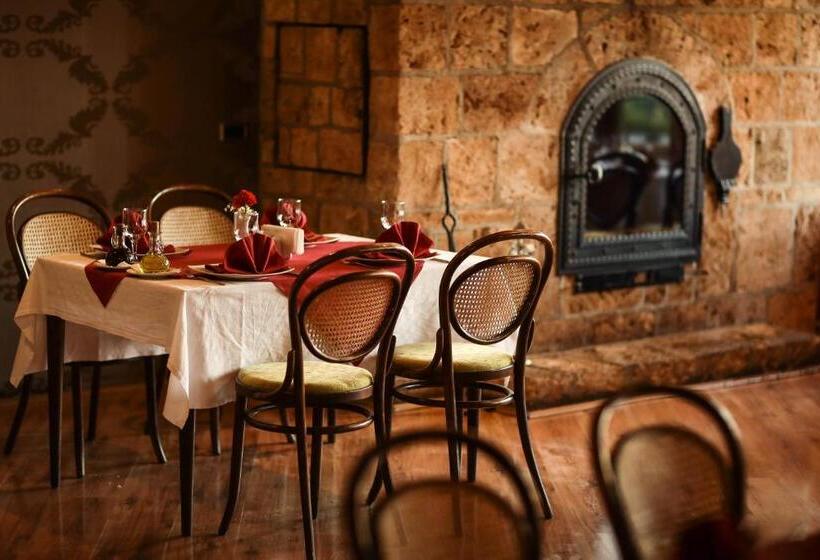 هتل çarshia E Jupave