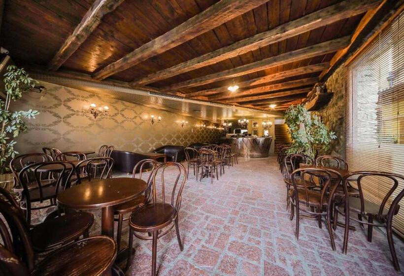 هتل çarshia E Jupave