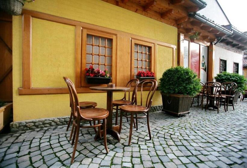 هتل çarshia E Jupave