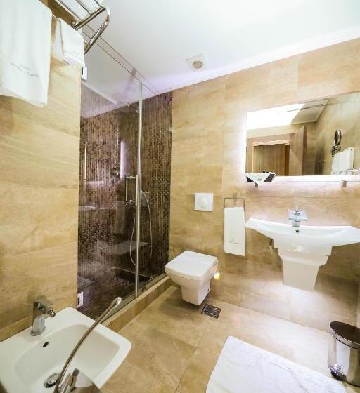 هتل çarshia E Jupave