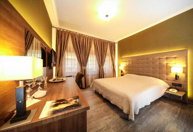 هتل çarshia E Jupave