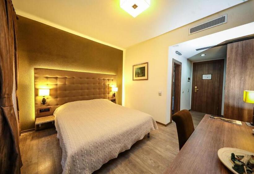 هتل çarshia E Jupave