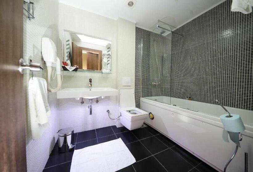 هتل çarshia E Jupave