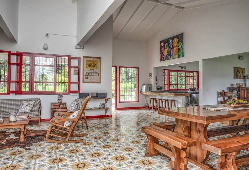 فندق Hacienda Venecia Main House & Coffee Lodge