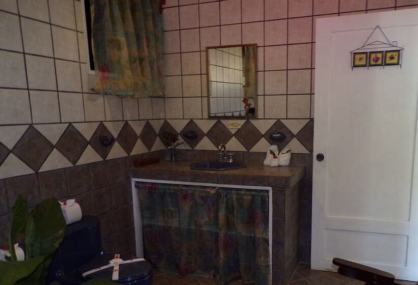 Mycasa's Bed And Breakfast