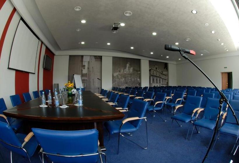 7 Days Hotel Kamyanets Podilskyi