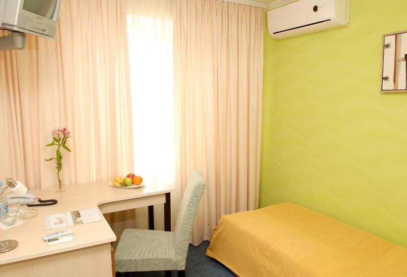 7 Days Hotel Kamyanets Podilskyi