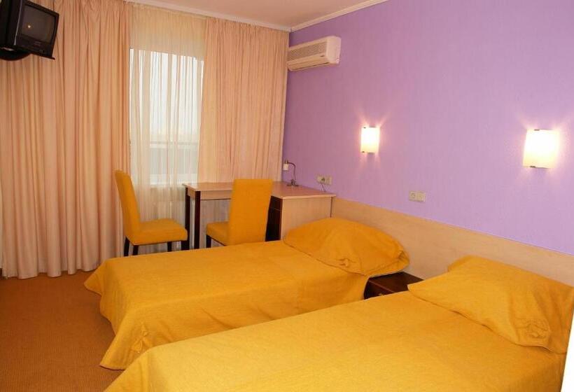 7 Days Hotel Kamyanets Podilskyi