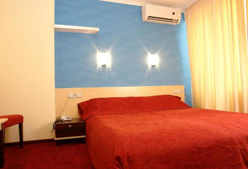 7 Days Hotel Kamyanets Podilskyi