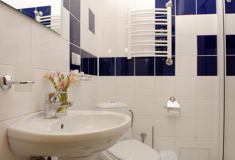 7 Days Hotel Kamyanets Podilskyi