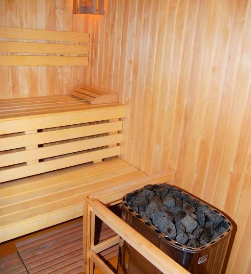 7 Days Hotel Kamyanets Podilskyi