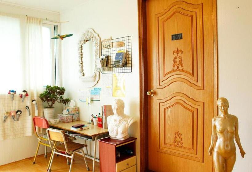 הוסטל Aark House