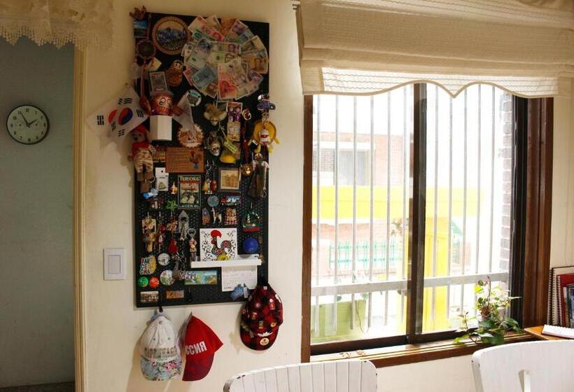 הוסטל Aark House