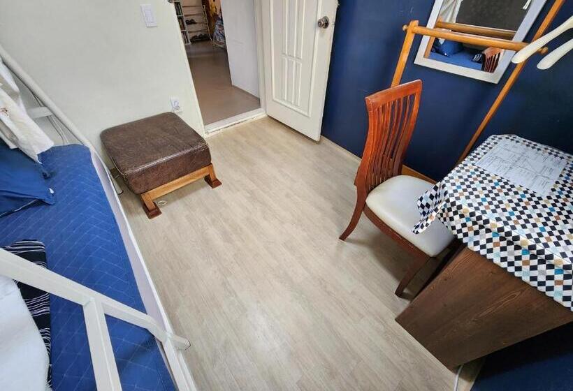 הוסטל Aark House