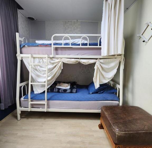 הוסטל Aark House