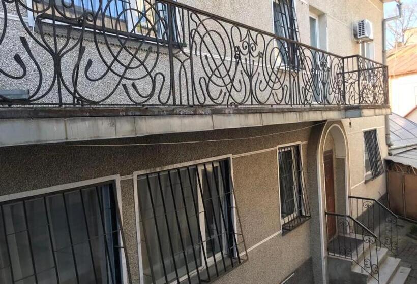 Pelican Guest House & Hostel